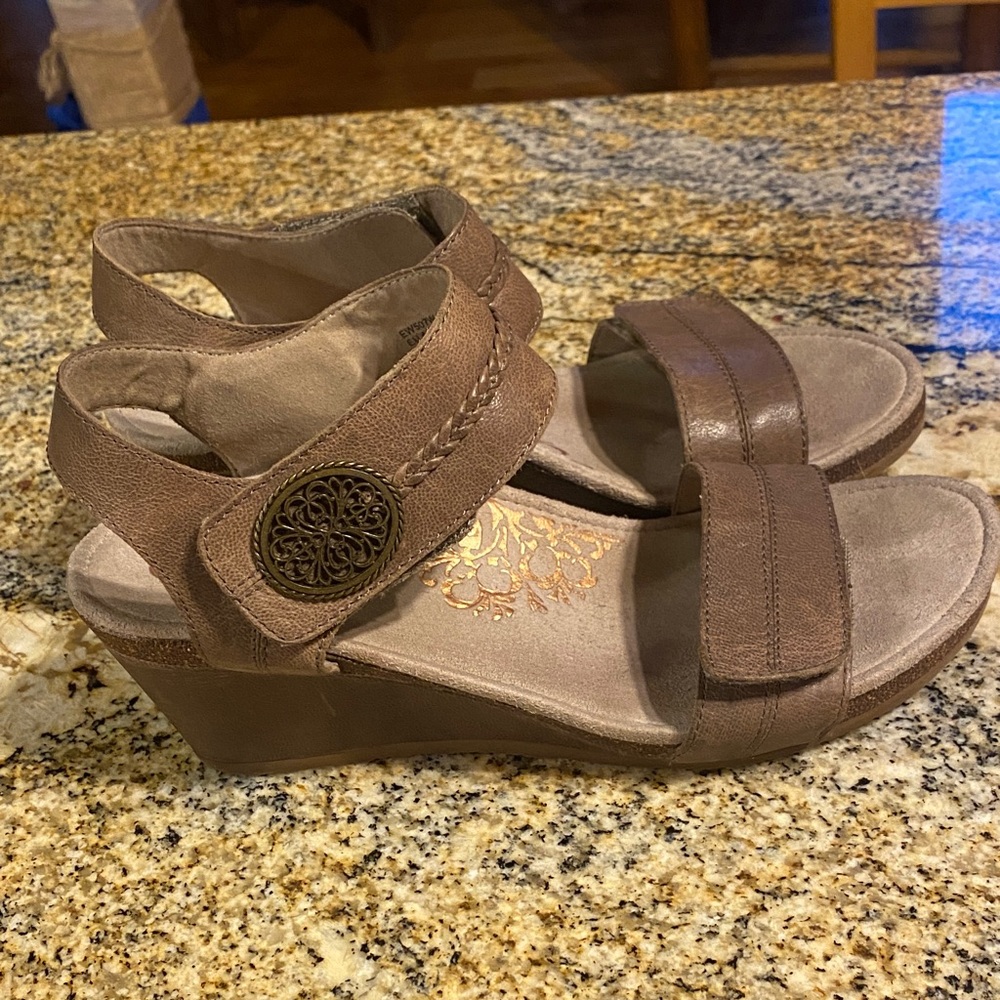 Aetrex Brown Wedge Sandals with Decorative Medallion